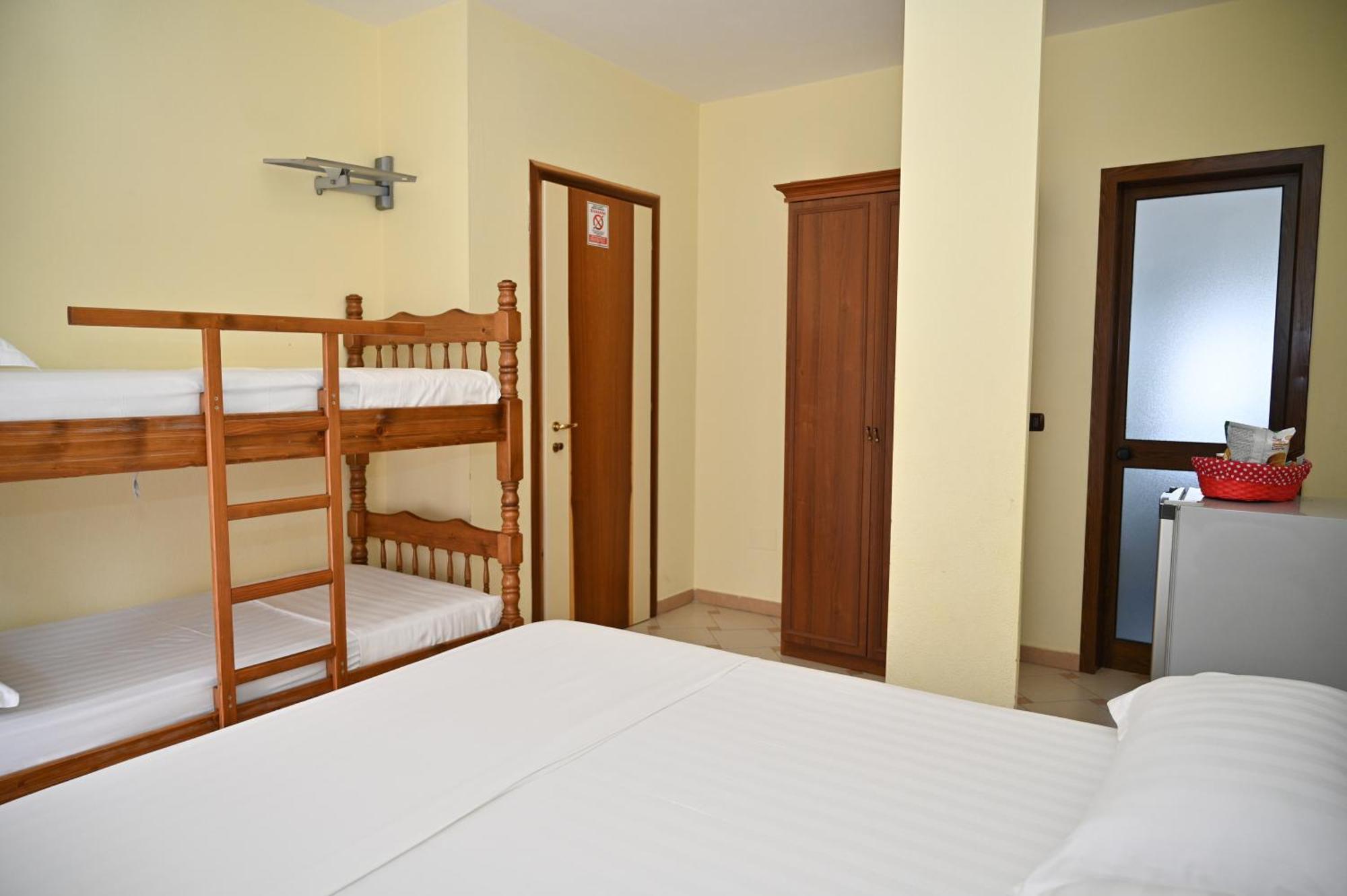 Hotel Vila Emes Дуррес Номер фото