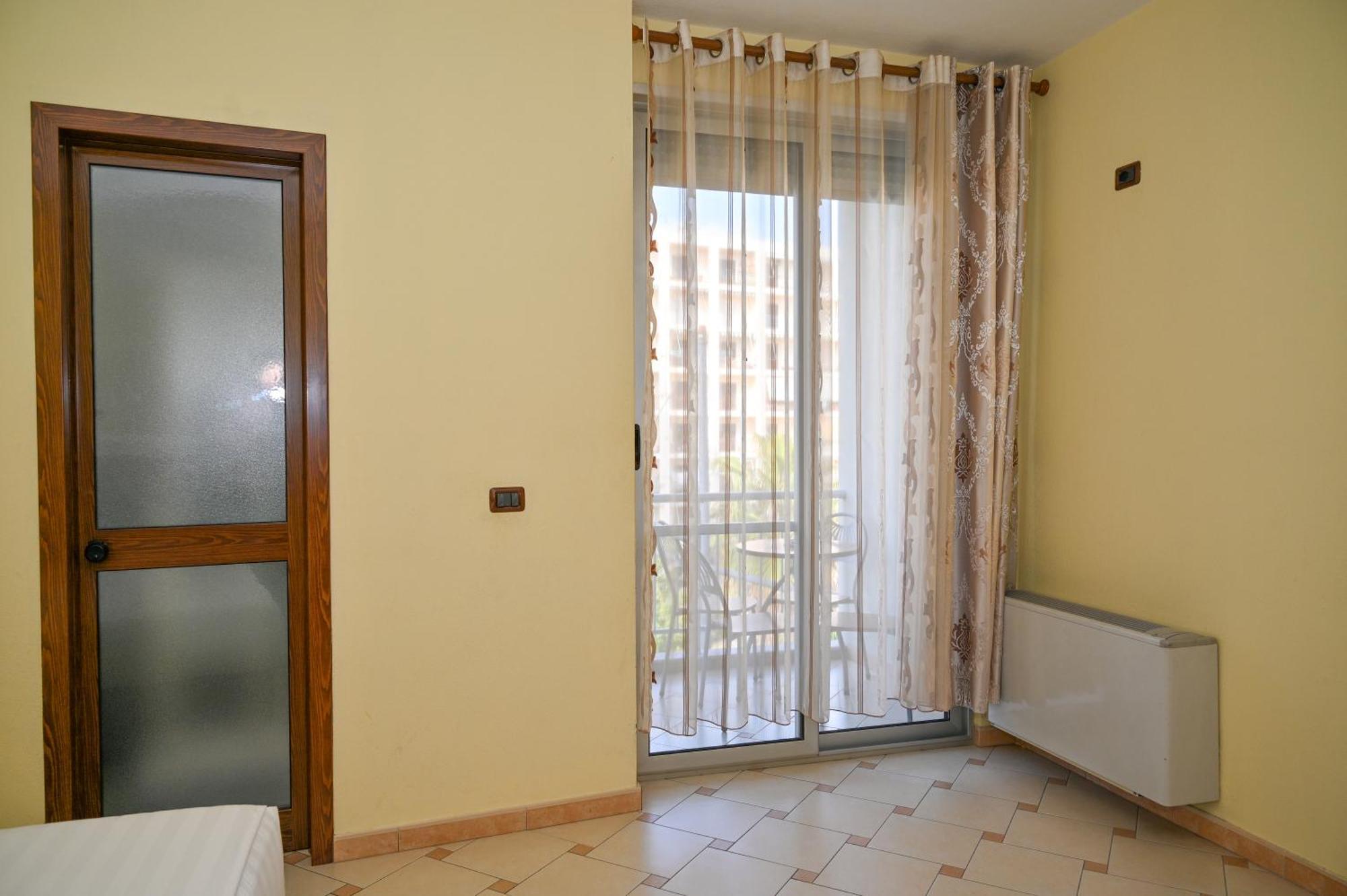 Hotel Vila Emes Дуррес Номер фото