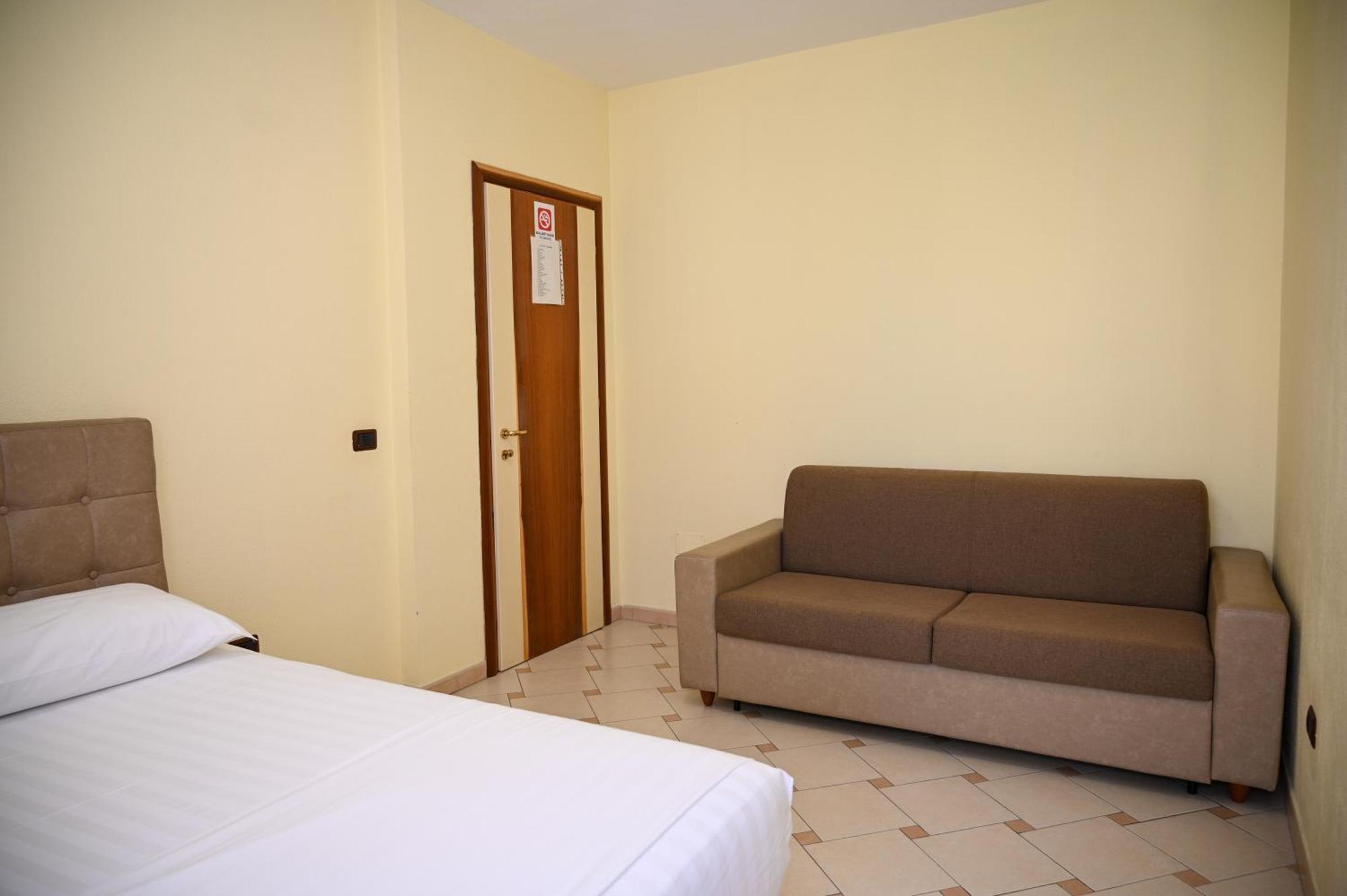 Hotel Vila Emes Дуррес Номер фото