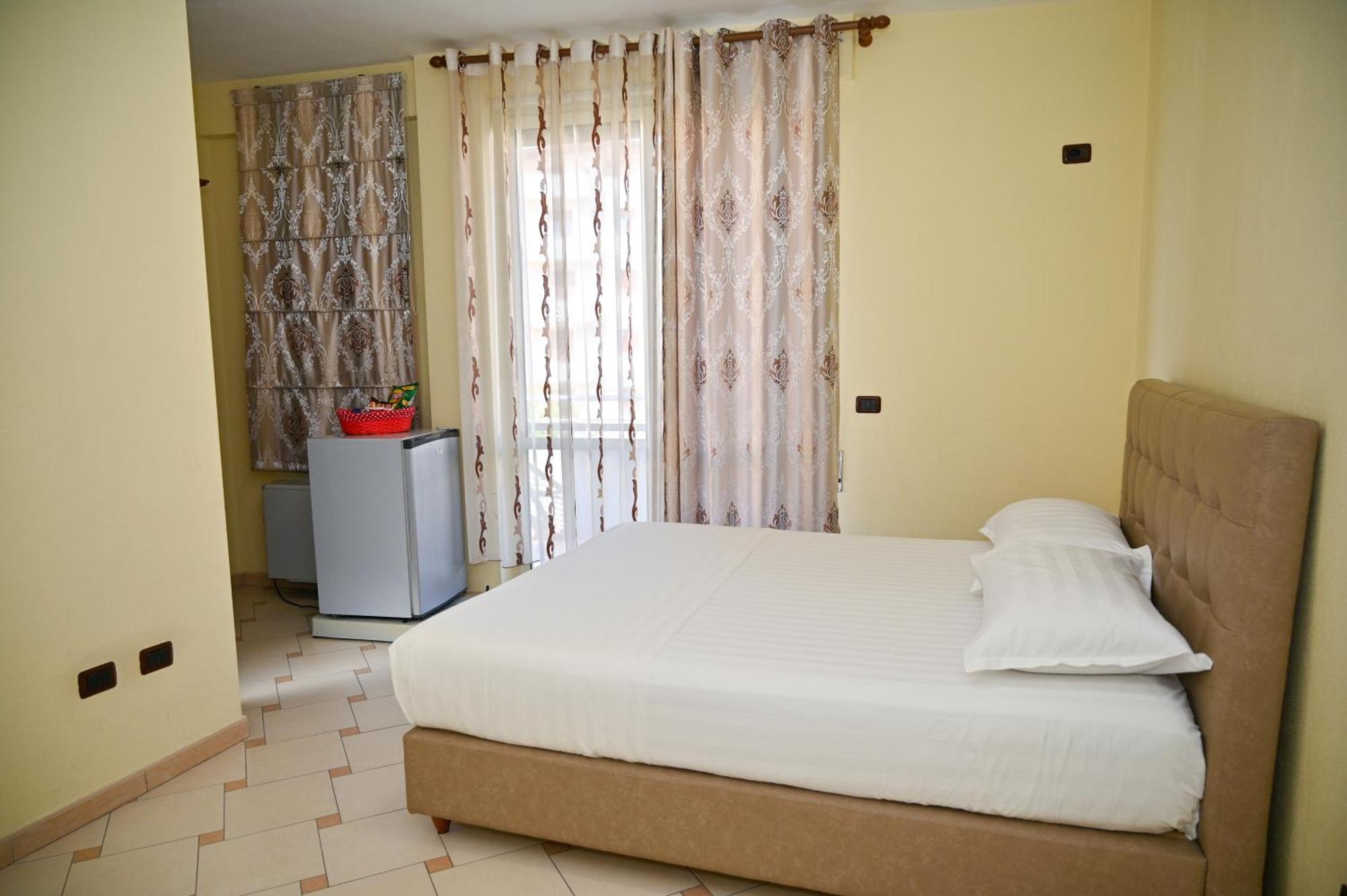 Hotel Vila Emes Дуррес Номер фото
