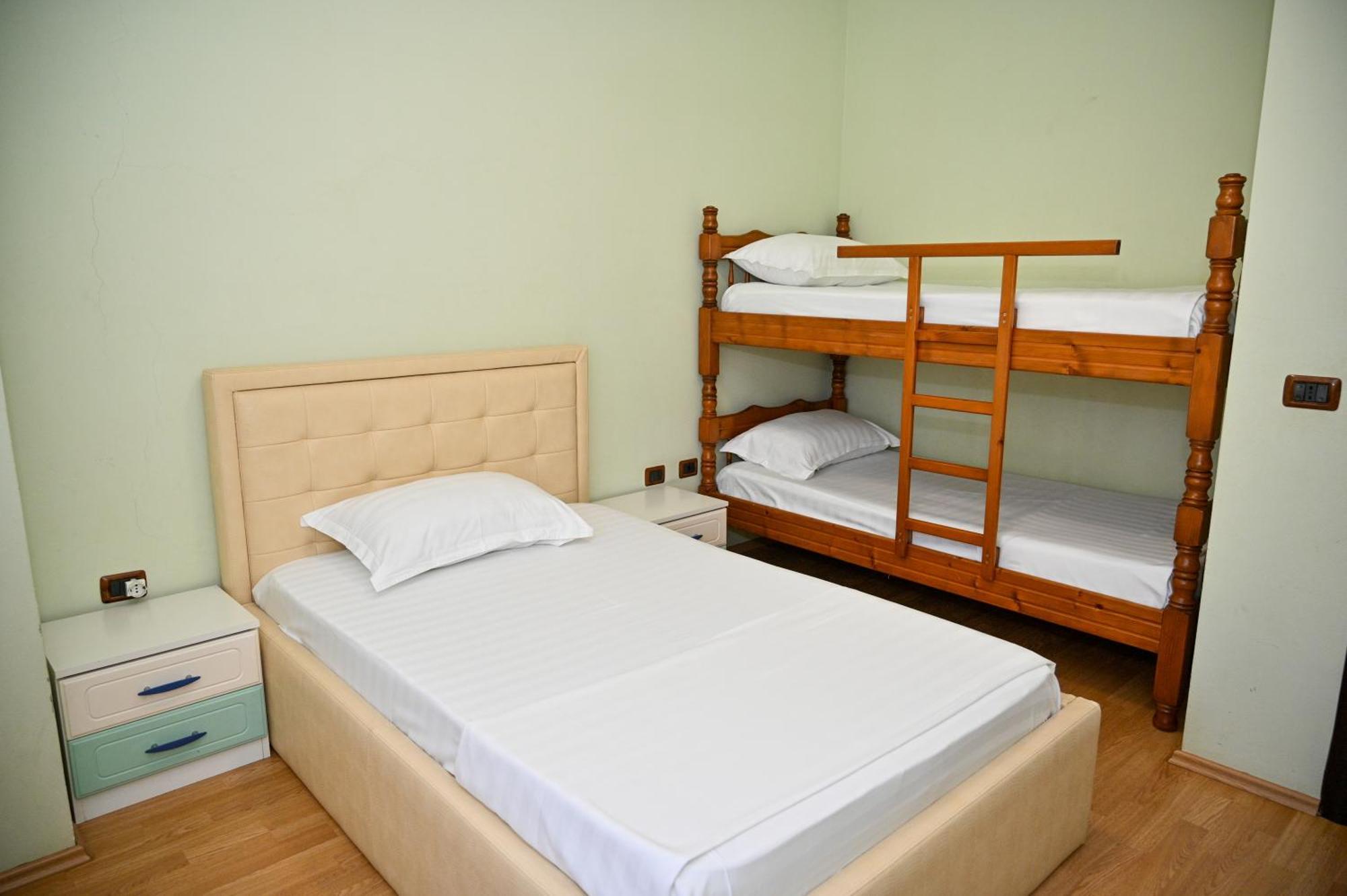 Hotel Vila Emes Дуррес Екстер'єр фото