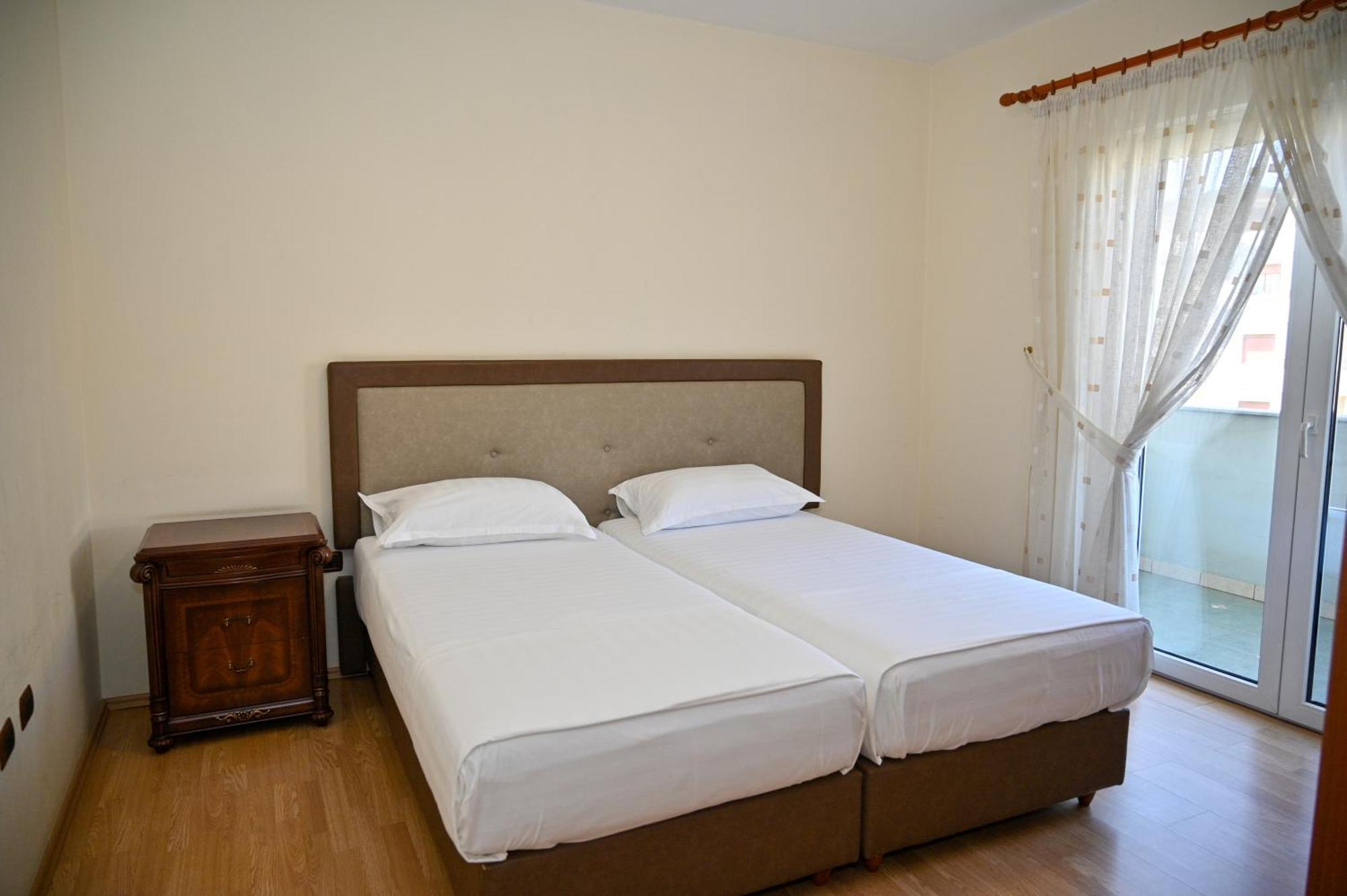 Hotel Vila Emes Дуррес Номер фото