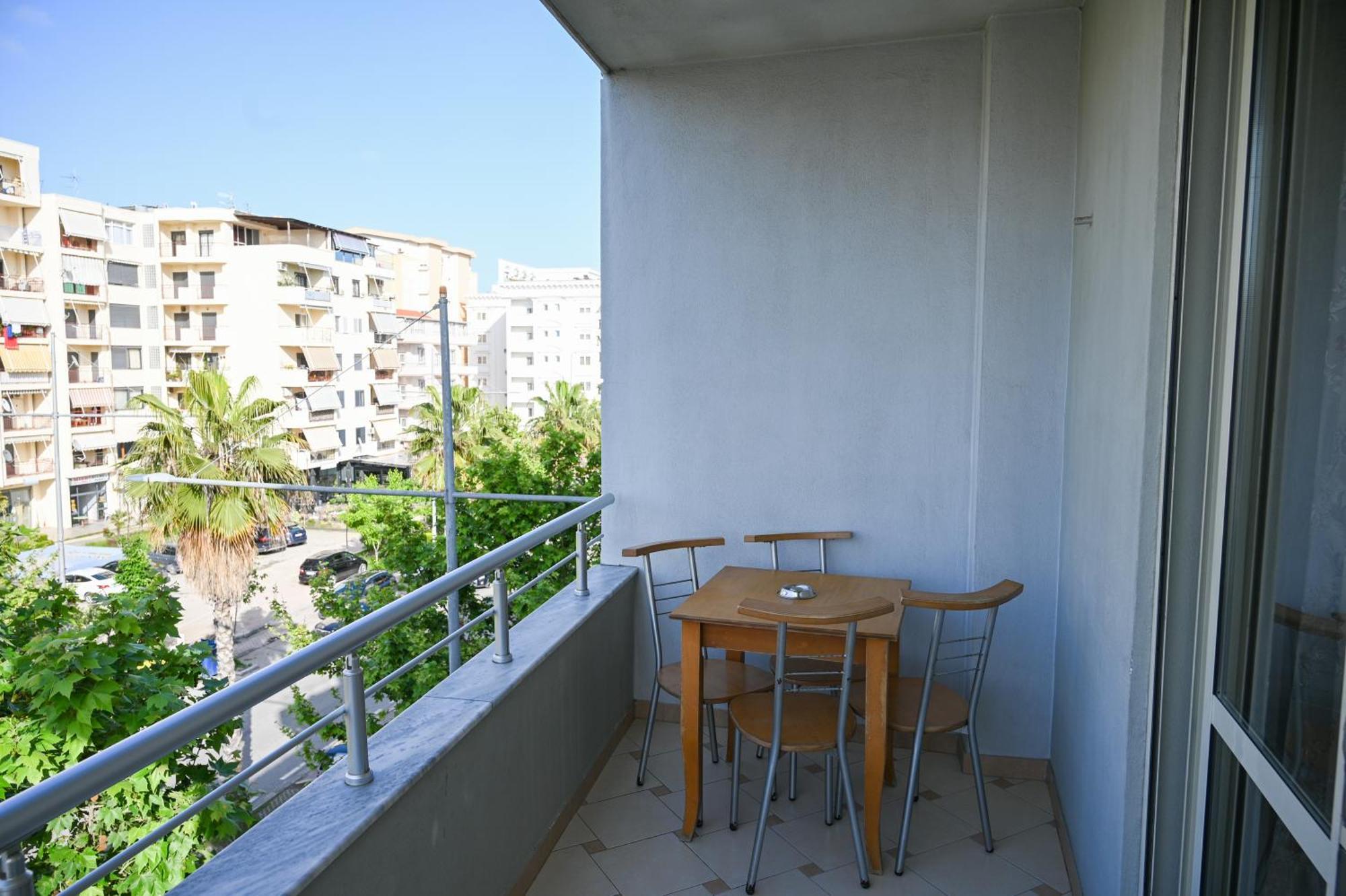Hotel Vila Emes Дуррес Екстер'єр фото