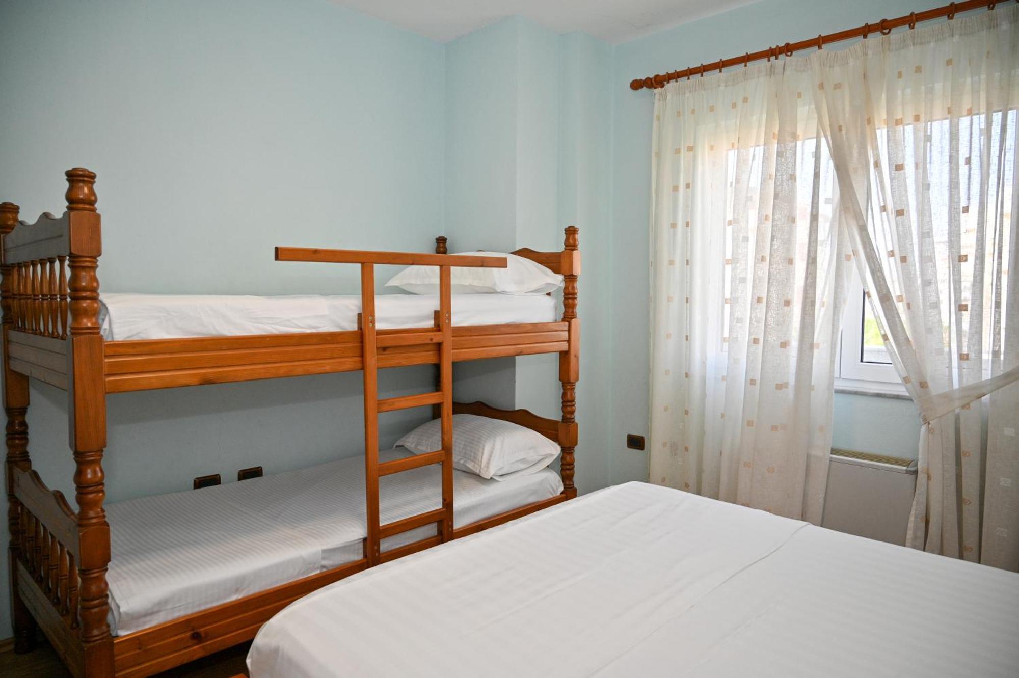 Hotel Vila Emes Дуррес Номер фото