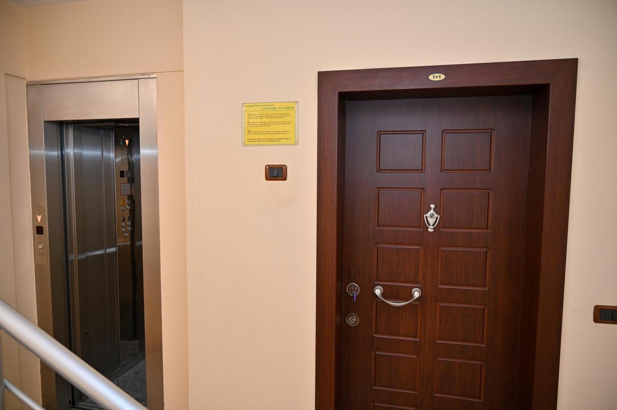 Hotel Vila Emes Дуррес Екстер'єр фото