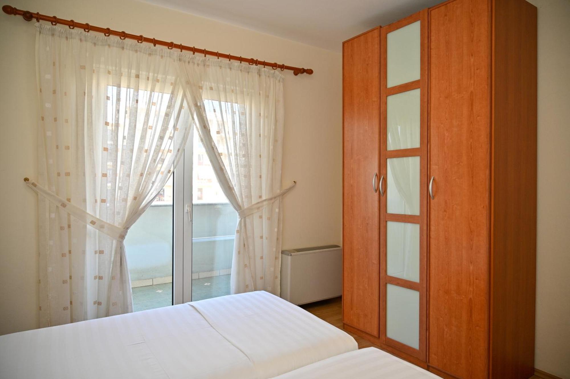 Hotel Vila Emes Дуррес Екстер'єр фото