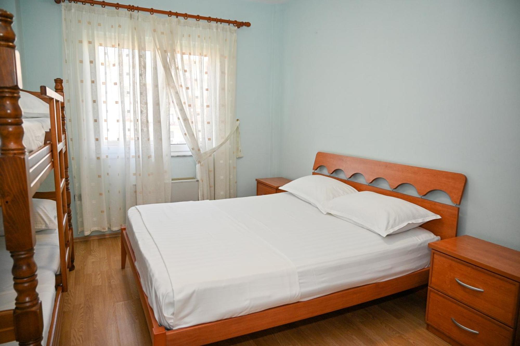 Hotel Vila Emes Дуррес Екстер'єр фото