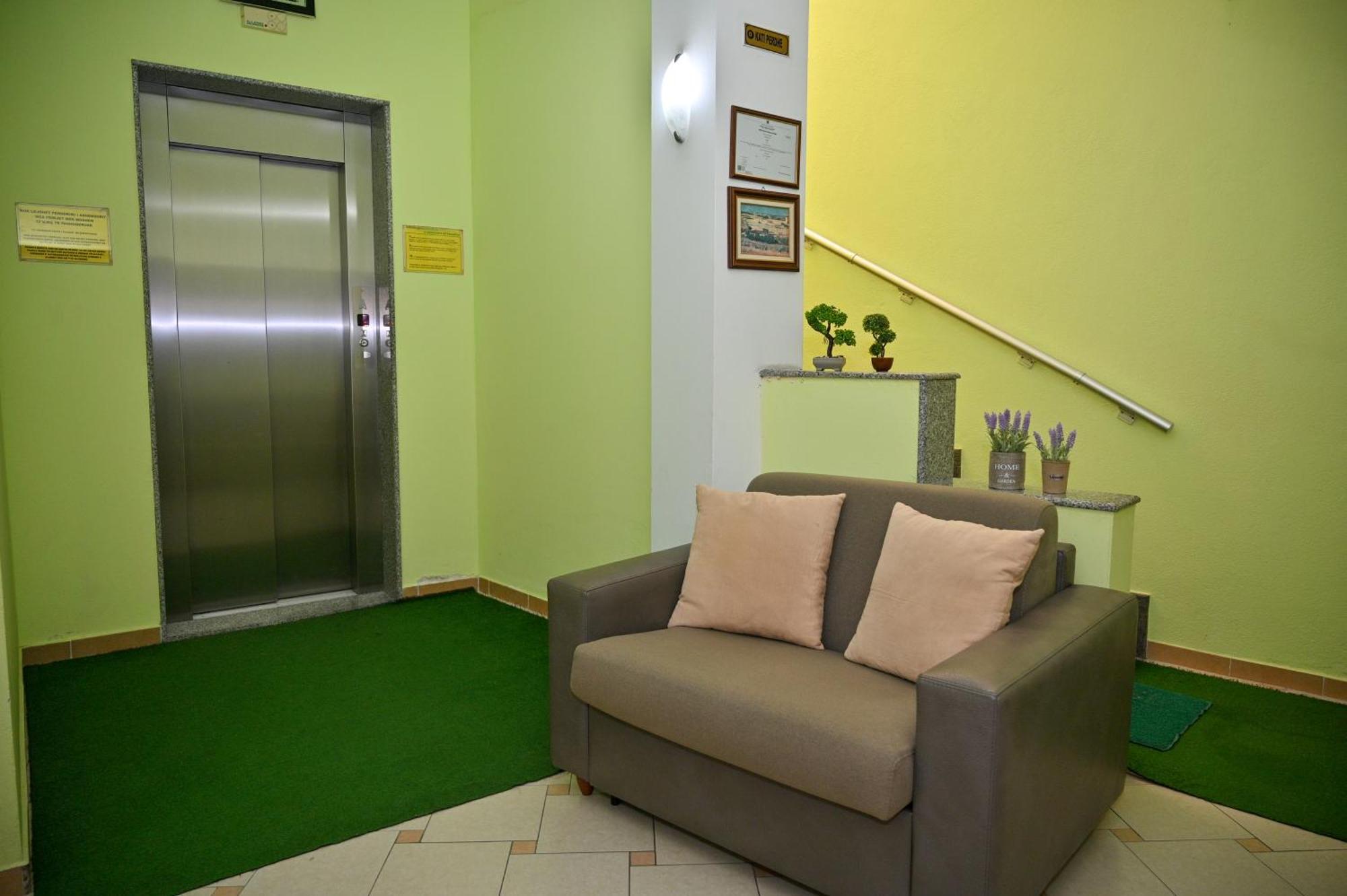Hotel Vila Emes Дуррес Екстер'єр фото
