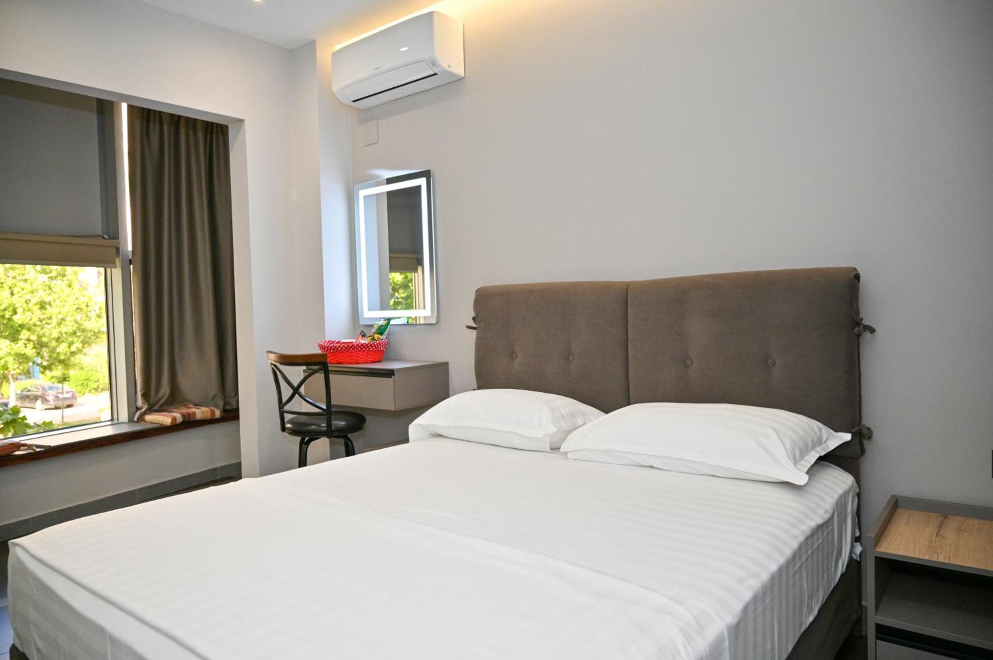 Hotel Vila Emes Дуррес Екстер'єр фото